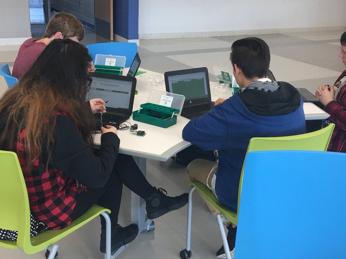 JoshRayburnKY's tweet photo. #FDHSSTLP using @LetsStartCoding Kits today during our meeting. Working on our #coding efforts! #FDHSBeThe1st #FDHSPLN #CodingForTheWin https://t.co/AzOy3cJE9U