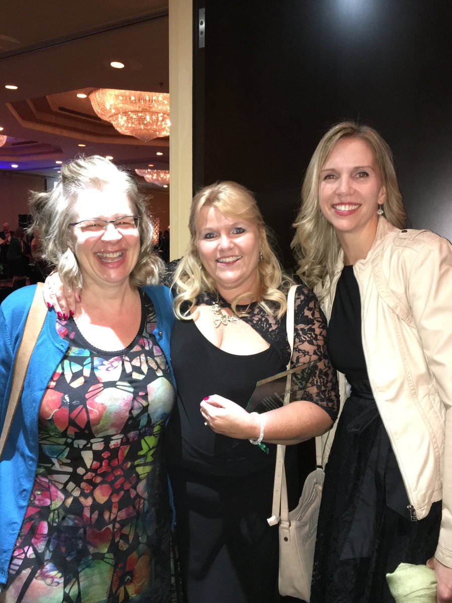 IndHealthCon's tweet photo. Some #latepost photos from the #OctoberMoonGala last night... #Indigenous #Health #IndHealthCon https://t.co/gvuE55kJae