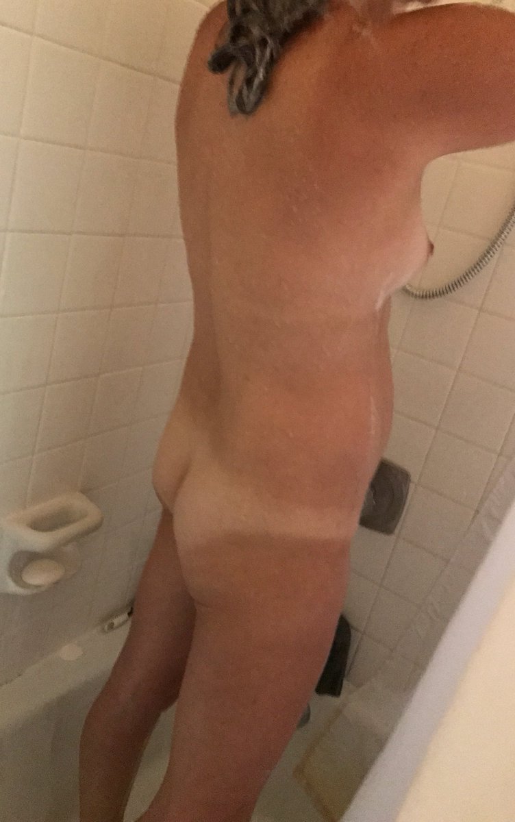kubodypaint's tweet photo. Happy #AssWednesday love that #cute #litttle #ass #amateur #Hotwife #AmericanHousewife #amateurcouple #booty #HumpDay #WetWednesday #RT #😛😛👍 https://t.co/BdQxsKyvrv