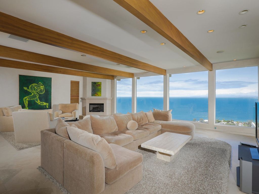 TheTashTeam1's tweet photo. Just SOLD: 1730 Valdes Dr! Another satisfied home buyer in #LaJolla. Just look at those #oceanviews!
Let the #TashTeam help sell your home! https://t.co/tzNvHsP7jf