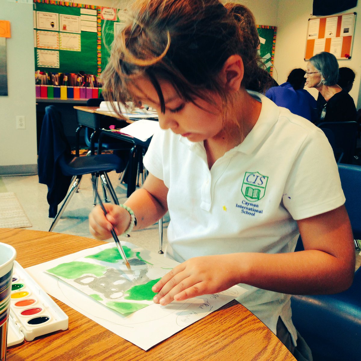 MbrockAlyssa's tweet photo. Preparing our projects on animal classification. Artistic representations. #Cisinspires #ISSedu https://t.co/vdOB701eQl