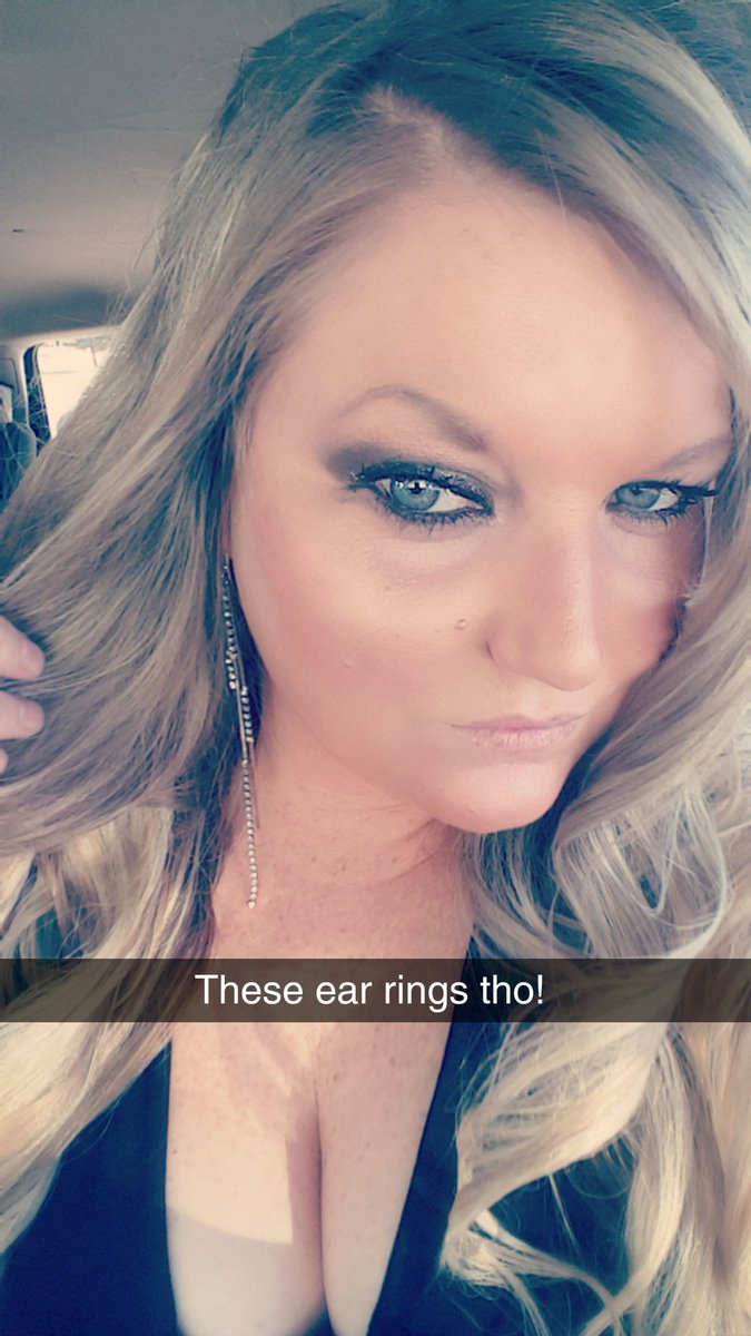 MirandaSchoono1's tweet photo. Ready for the Brett Young Concert #BrettYoungMusic #Kansas #ClubRodeo https://t.co/vw8alEZEiA