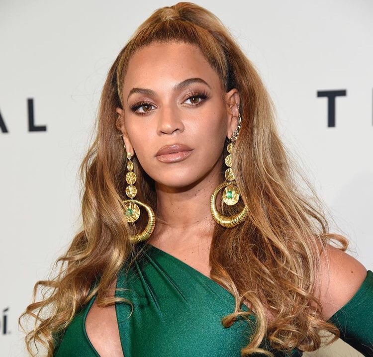 beyoncenoticias's tweet photo. Beleza tem nome e se chama Beyoncé, e é isso. https://t.co/CvWSamFeWr