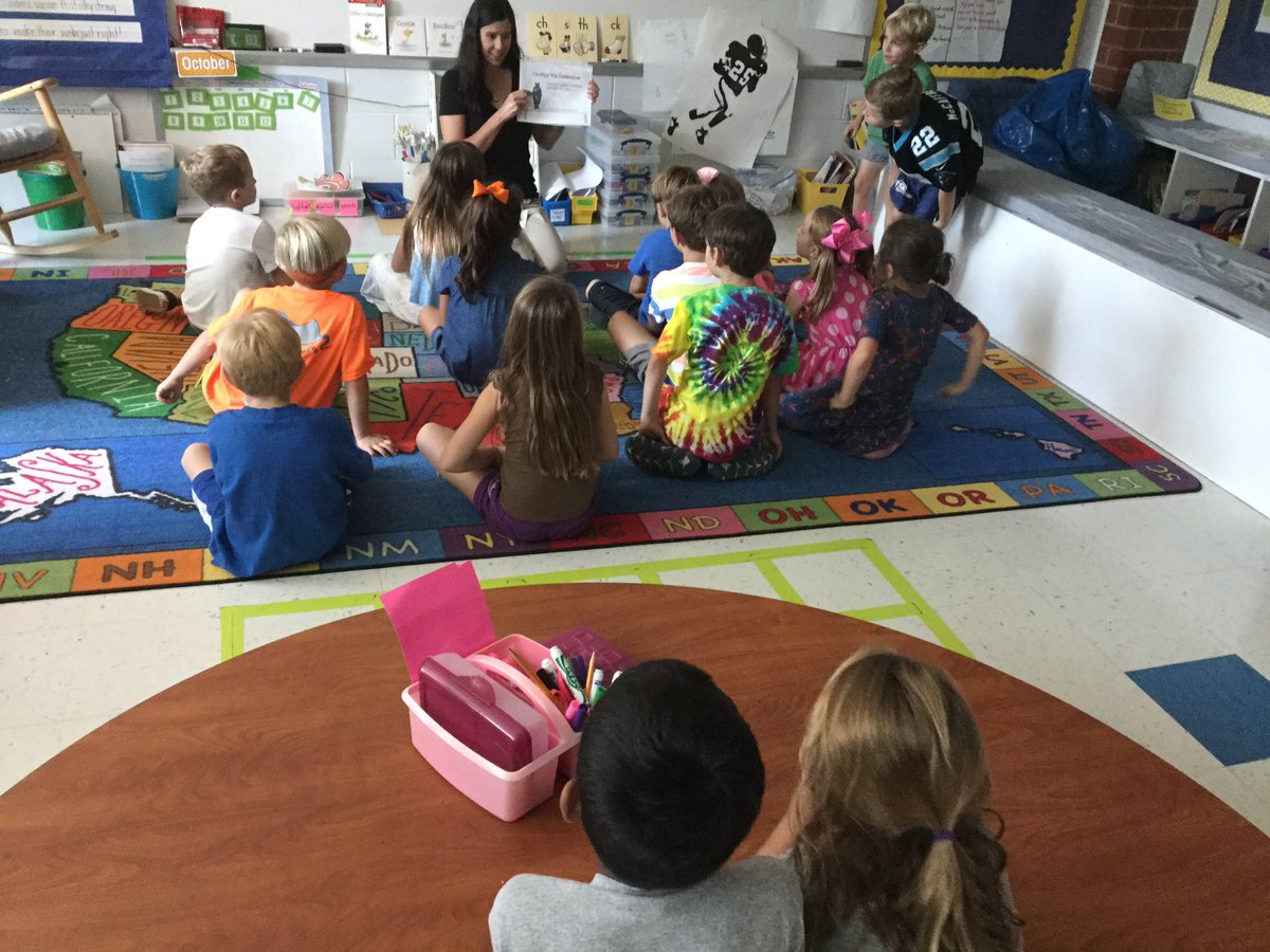 MissPage20's tweet photo. We ❤️ when @TeachRunSwim comes to enrich our minds. Detective Dudley is the best. 🕵🏻‍♀️💡🕵🏻#nurturingminds #NHCSChat https://t.co/76db4PxgjL