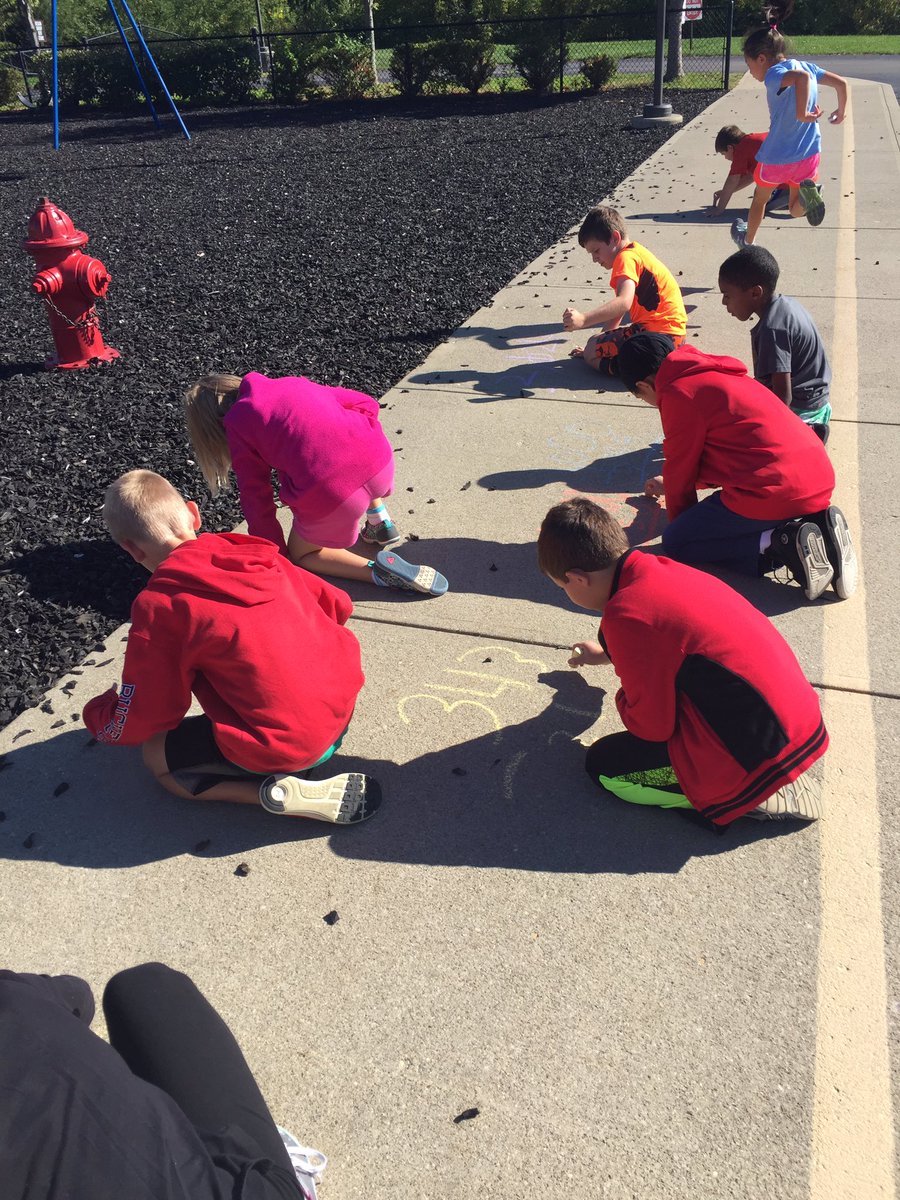 Perry3rdEE's tweet photo. Subtraction with regrouping, box method, or subtract one. Outdoors as a classroom PD. #WEareNetworked https://t.co/vEoPqZHHhz