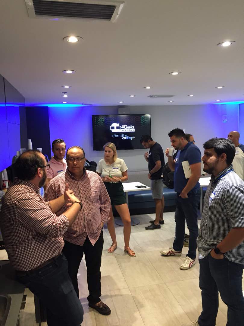 4GeeksAcademy's tweet image. Here we are, ready for this #Intro4Geeks #IntroToCode at @StartHubMiami #4GeeksAcademy #BreatheCoding #bootcamp #Miami #developers #web