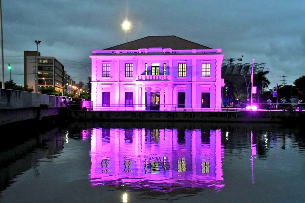 alcaldiabquilla's tweet photo. Desde hoy, el edificio de la Intendencia Fluvial se viste #ModoRosa para apoyar la prevención y detección temprana del cáncer de mama. https://t.co/7c2e4rYGhi