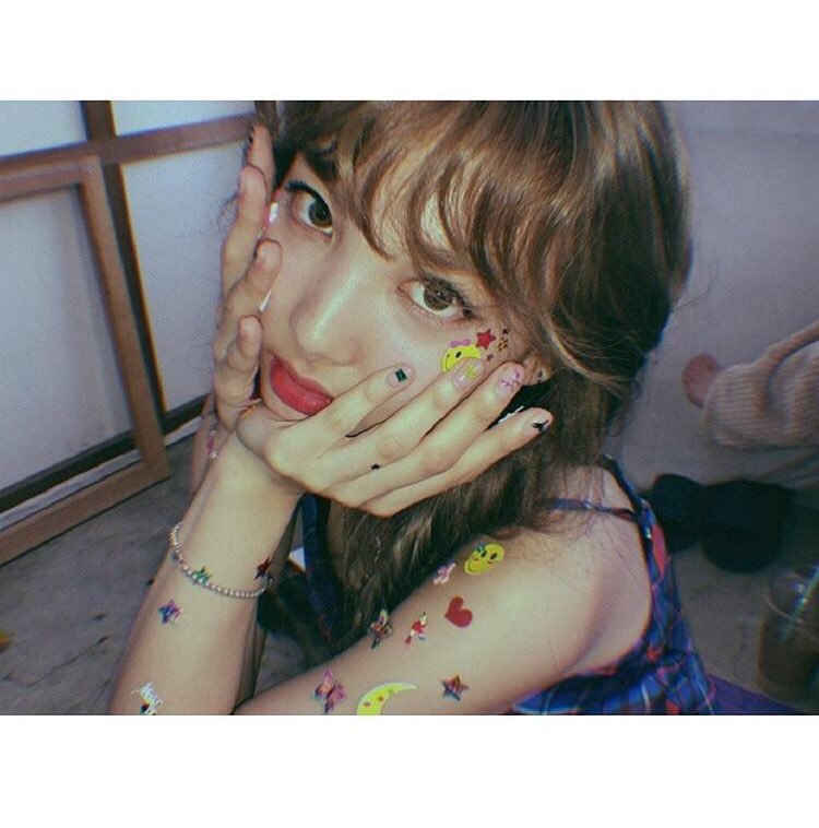 nayeonpiczx's tweet image. I’M CRYING A LOT, CAN SOMEONE HELP ME????!?!?!?!