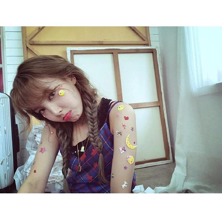 nayeonpiczx's tweet image. I’M CRYING A LOT, CAN SOMEONE HELP ME????!?!?!?!