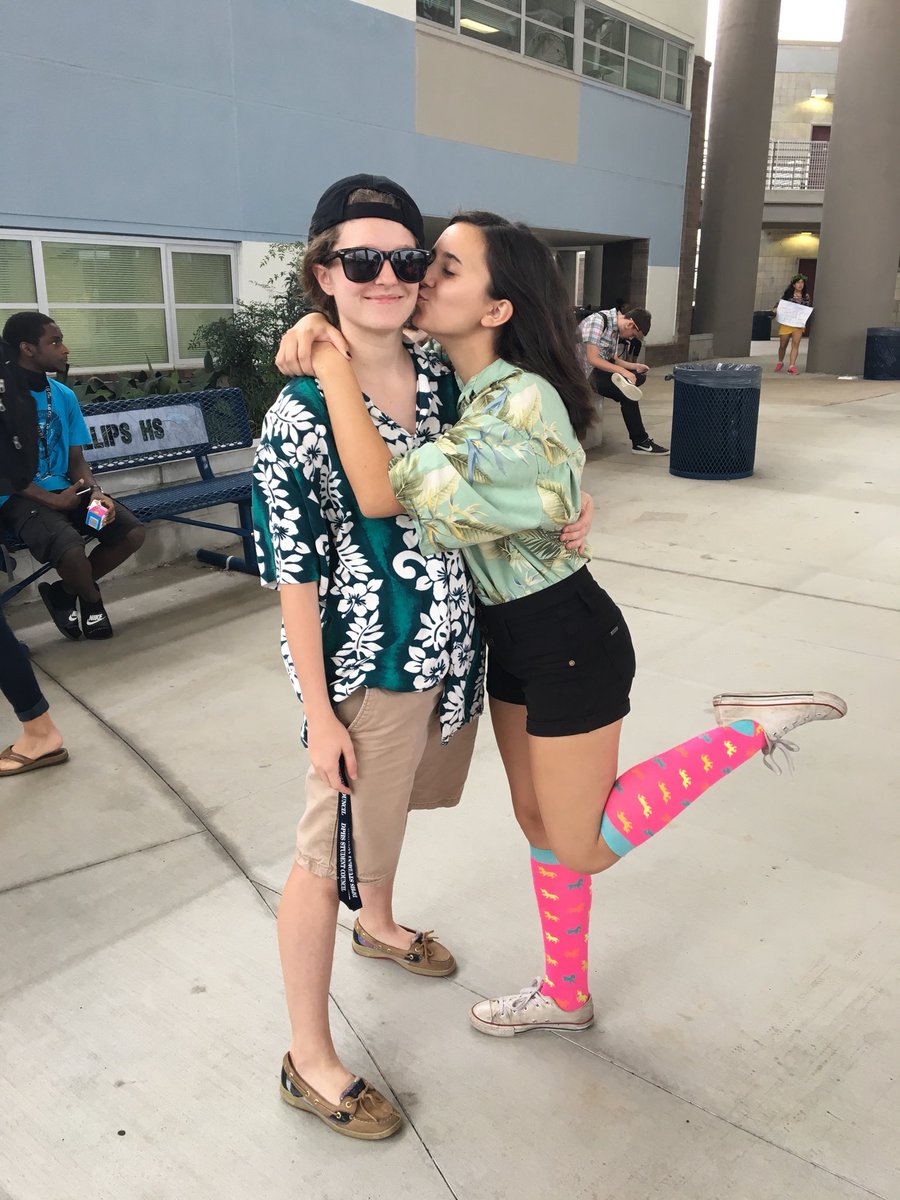 Fatterchicken9's tweet photo. My mom said I look good as a boy😩🔥💦 #dpspiritweek17 #seniorswitchday #parmsadoptedchild https://t.co/H7B5n0EAoq