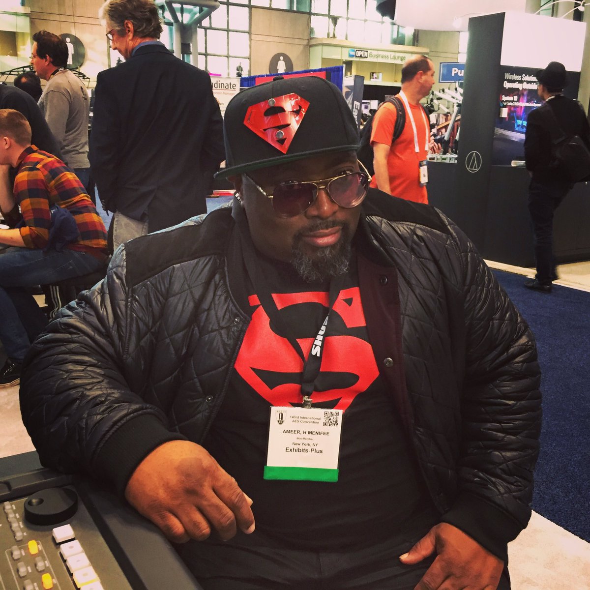 ReefHustleMusic's tweet photo. Super man on these beats! Sitting next to my new toy for the studio #SSLmatrix2 #AES2017 https://t.co/V6kDBcOMjB