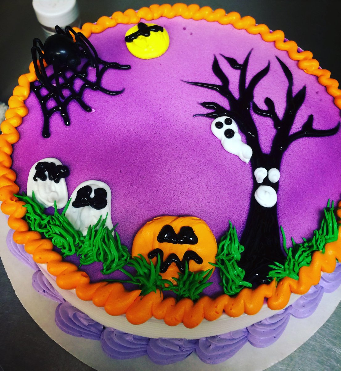 Triangle_DQ's tweet photo. Our cake decorator is getting creative with Halloween cakes! Which one is your favorite? ๐ป๐ท๏ธ๐ธ๏ธ #DairyQueen #DQ #TriangleDQ https://t.co/J7pcepJ05J