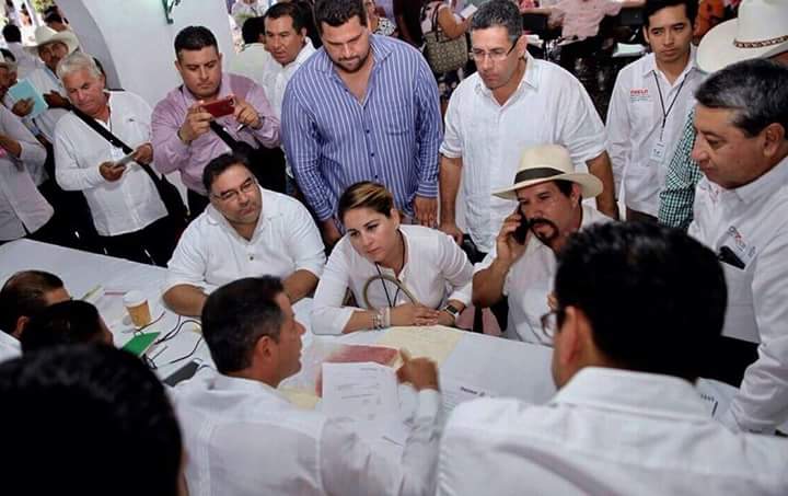 DGLB_GobOax's tweet photo. Asistí a la 3er. Audiencia pública del #Gobiernodelestado donde con un grupo de empresarios logramos la aprobación de un Agroparque en LomaB https://t.co/qo4jVWhcYJ