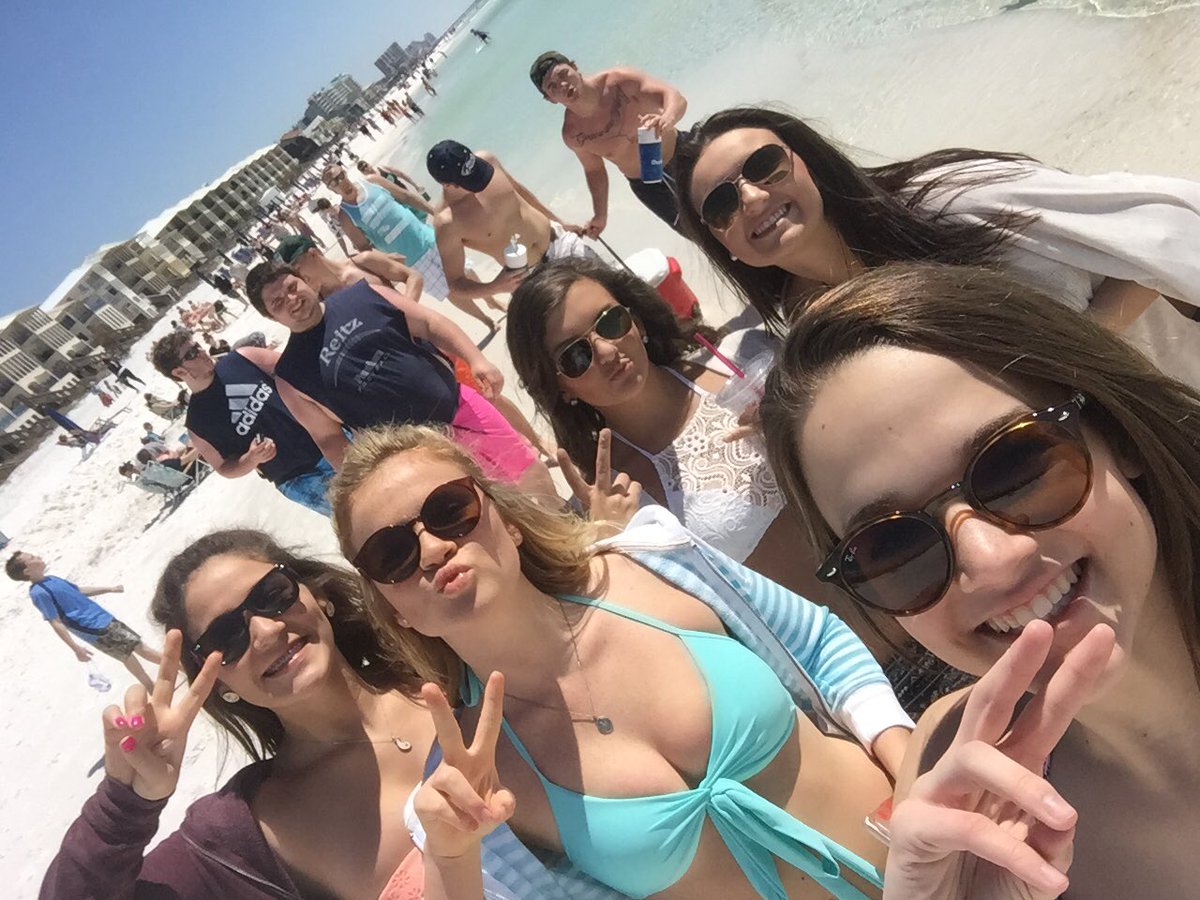 ashlleypear's tweet photo. HAPPY BIRTHDAY @haleytepool_18 I have so much love for you and miss you so much!!💓💓 https://t.co/mbNhaiYVXN