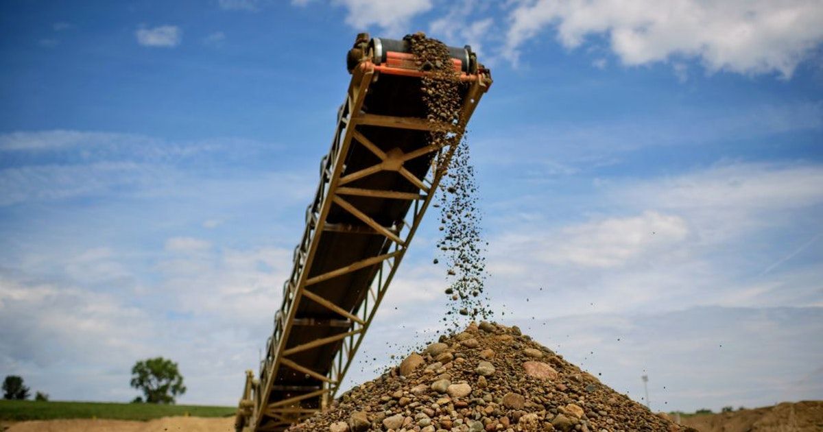byebyepotholes's tweet photo. The Twin Cities needs gravel to grow, but our supply is dwindling https://t.co/9s9Inik7Ev https://t.co/BiGvEBS6uV