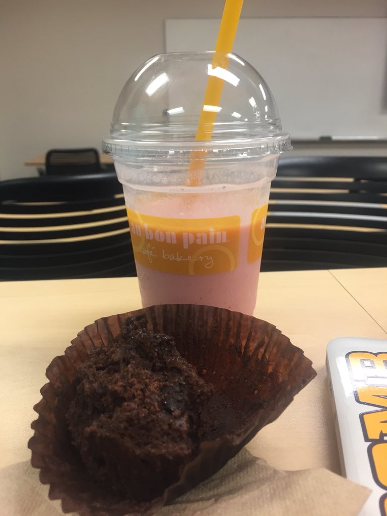 mwbarber97's tweet photo. Pt. 5: a little bit of sustenance makes night class a little bit better. PSA: DONT TAKE A NIGHT CLASS THEY ARE OF THE DEVIL https://t.co/IULhUr38A5
