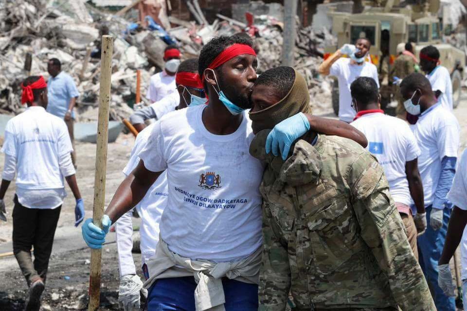 JafarDhoof's tweet photo. one picture that really describes wat we really need in #somalia today, love one onother
#PrayForMogadishu https://t.co/AOxzfc0HUm