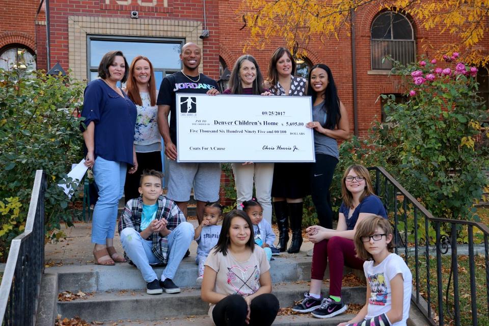 EAGSports's tweet photo. .@ChrisHarrisJr brought the mall to @DCHkids #coatsforacause @Broncos #NoFlyZone https://t.co/sdiKh0bgXD https://t.co/udFAOC3fvk