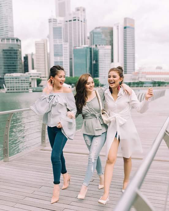 QueenArraS's tweet photo. Adventures more 💓💓💓 traveling with your besties is always fun! @arrasanagustin 
@MikaDelaCruzX16 @ValdezKate_ 
Apartment8clothing https://t.co/4GS6tiR2k3