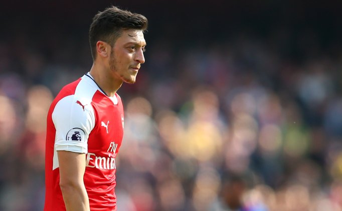 🗯 Robert Pires: ''Mesut Özil, Arsenal'in şampiyon olamayacak bir ekip kurmadığını biliyor.'' ➤ bit.ly/2yy2kH9