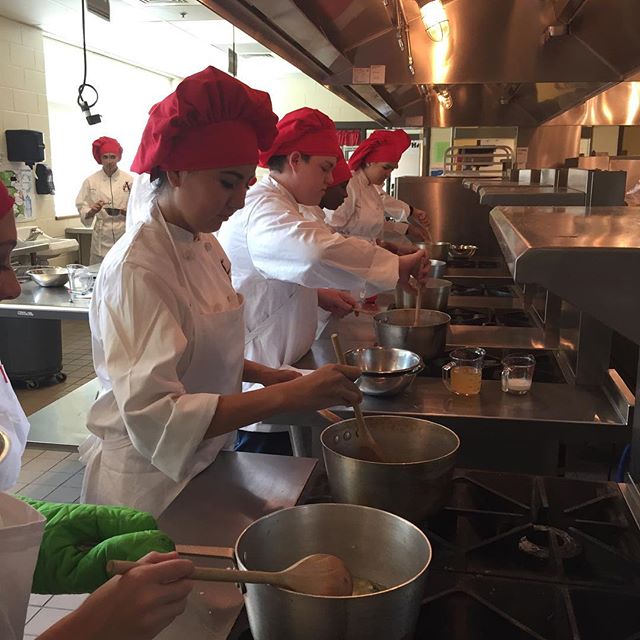 AHSculinary's tweet photo. Time to make something from all that squash! #roastedbutternutsquashsoup #culinaryI https://t.co/Q5IbsX5XfD https://t.co/6xbMS1VMRg