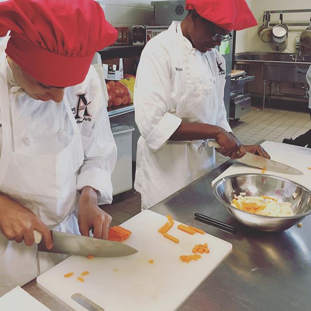 AHSculinary's tweet photo. Working on our knife skills #culinaryI #paysanne #batonette https://t.co/wi8rCOtSi7 https://t.co/lX2GccyU2u