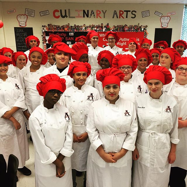 AHSculinary's tweet photo. 3rd block ready for first lab of the year!! #culinaryI https://t.co/nkLmEHdJWH https://t.co/CGMna3Bumy