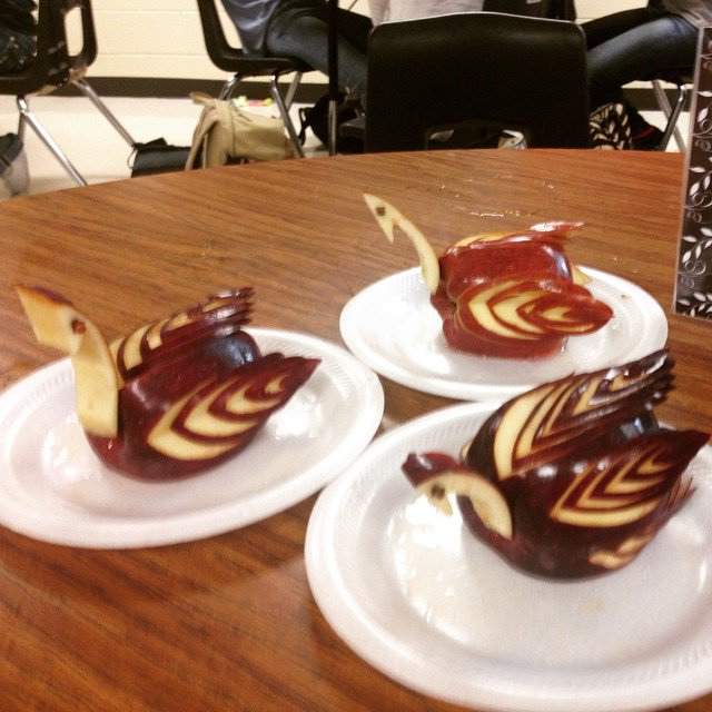 AHSculinary's tweet photo. Apple Birds #gardemanger #culinaryartsII https://t.co/pSMbAhLZ2i https://t.co/M3f6vpASSC