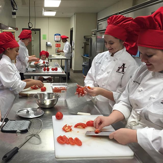 AHSculinary's tweet photo. Practicing tomato concasse in culinary this morning! #knifeskills #culinaryI https://t.co/jKdBCzBkxB https://t.co/fk0Omh0jKY