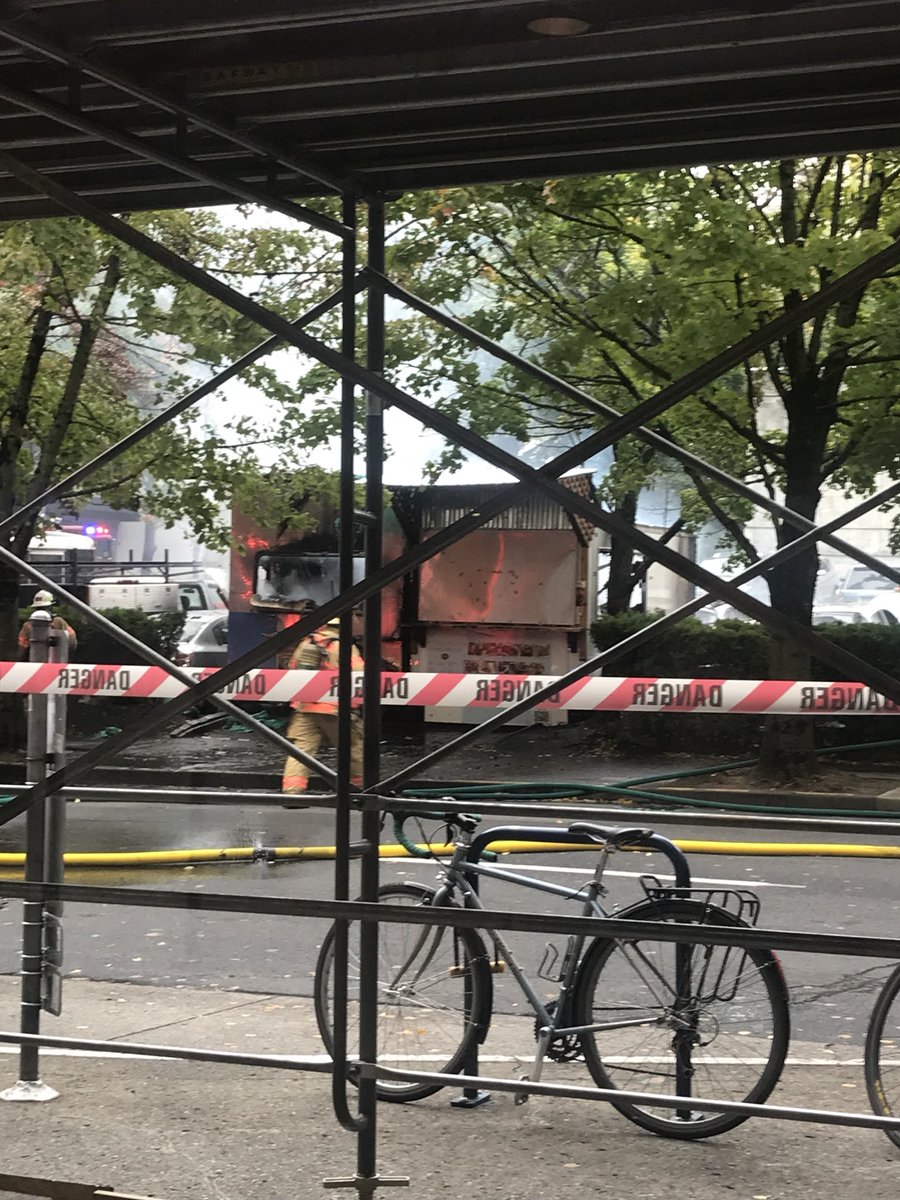 emills0714's tweet photo. Prayers out to the food trucks affected by the fire🙏🏼 #Portland https://t.co/wxfu7unWaw