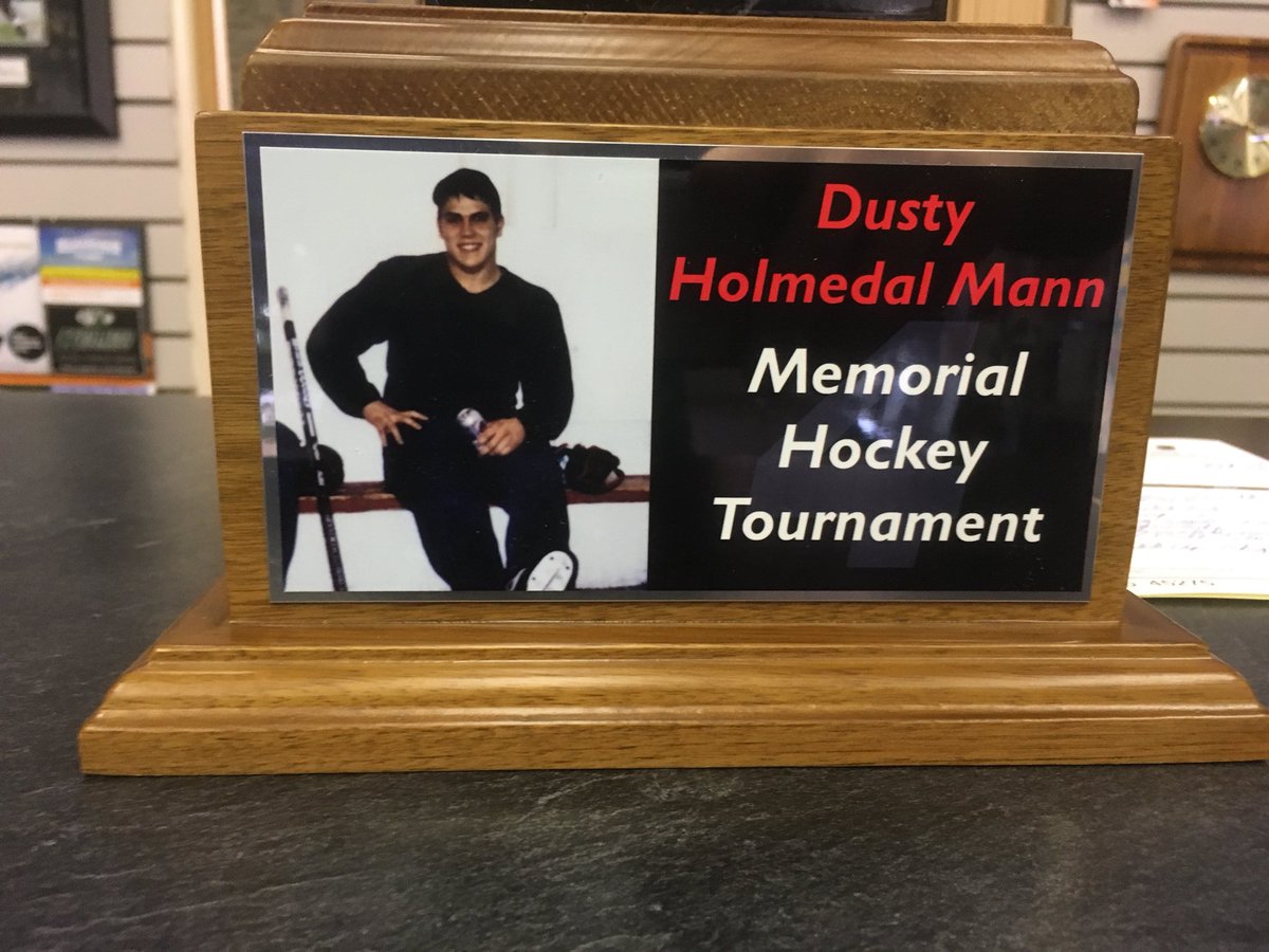 HillmondHitmen's tweet photo. New draw this year means a 2nd trophy for the Dusty Mann #DMM17 thanks @TrophyGallery1 for the awesome work https://t.co/w2QRrb8Cbl