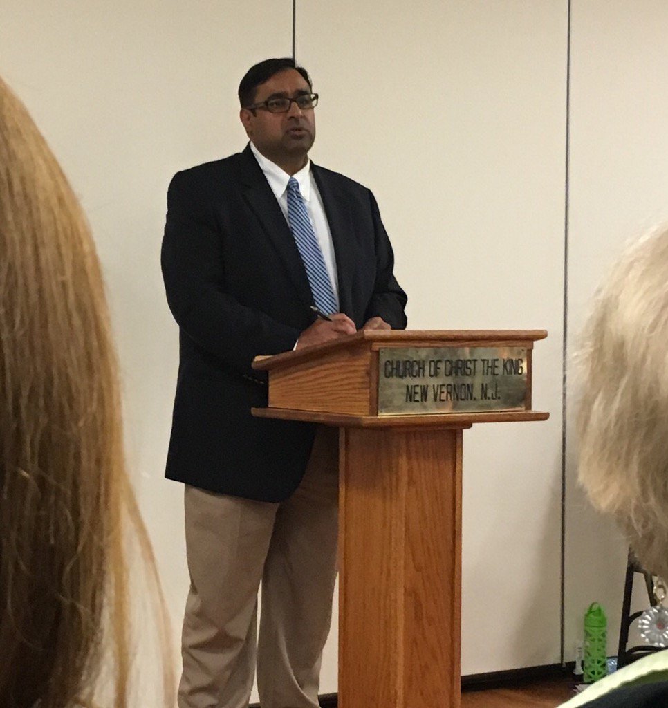 Hardingdems's tweet photo. Republican Dev Modi makes opening statement. #hardingnj #newvernonnj https://t.co/yS0yRK9U99
