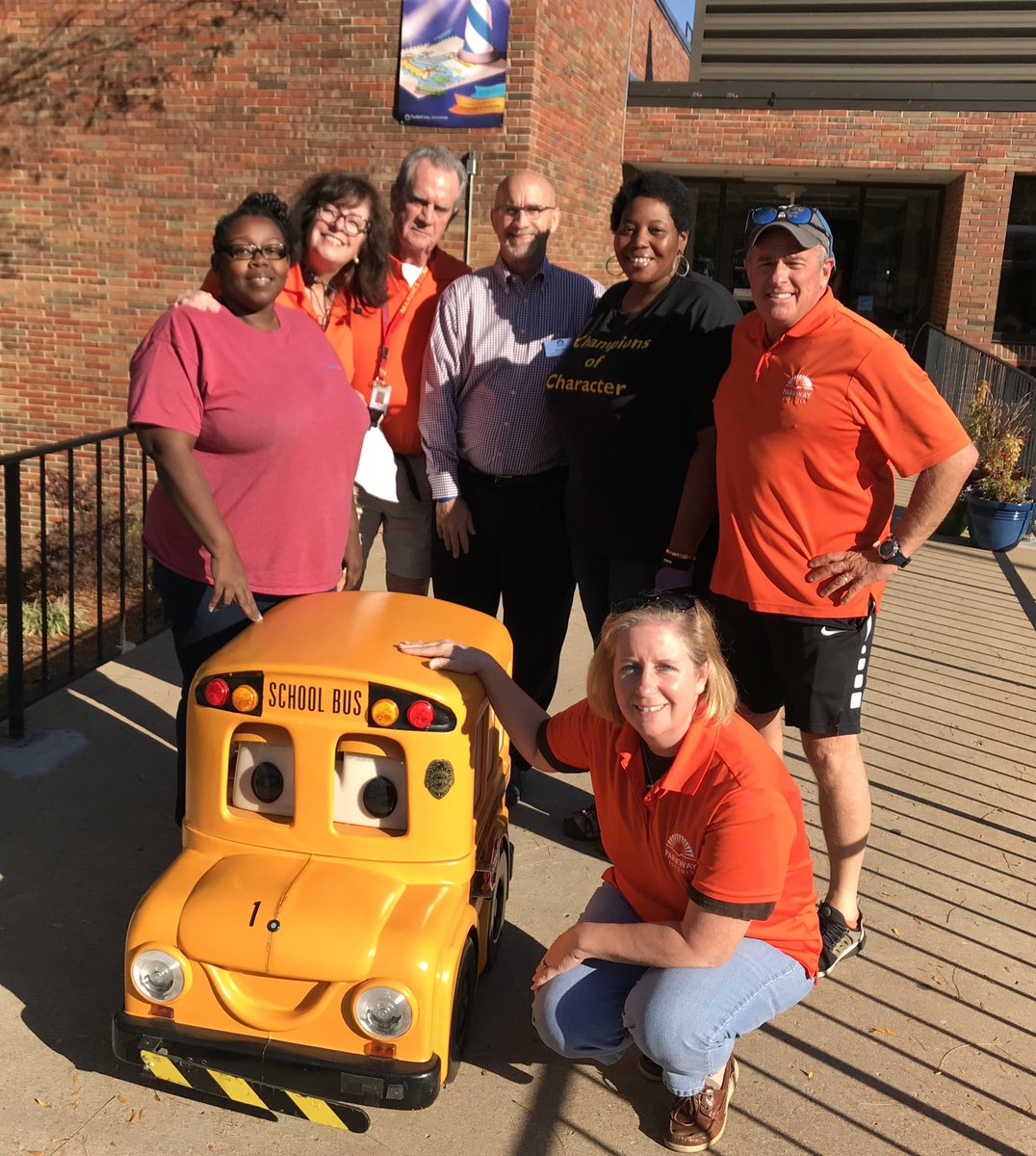 ParkwaySchools's tweet image. Thanks to our bus drivers for all you do! #bussafetyweek