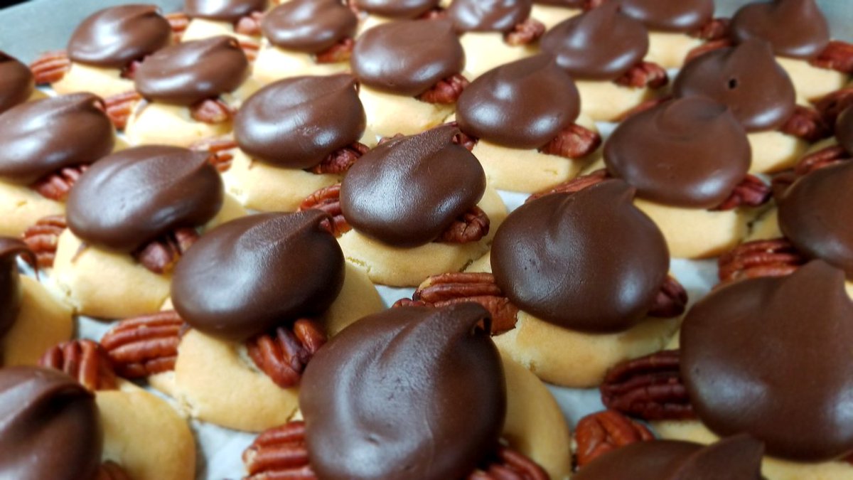 HaydelsBakery's tweet photo. Real turtles move slowly. These do not.
Come grab a few while they're still in the case.
#Turtles #TurboTurtles https://t.co/sLVABpcCTQ