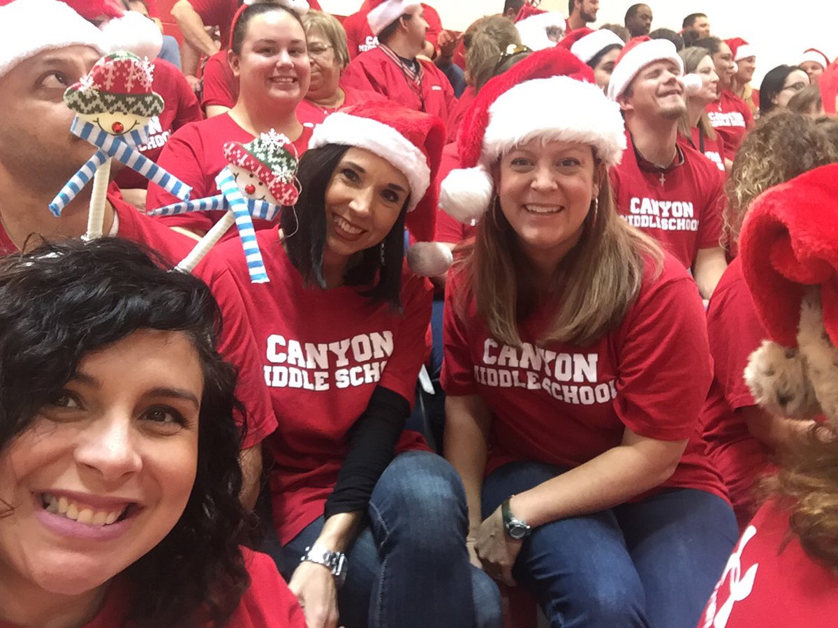 RodriguezCMSArt's tweet photo. Electives rock!!! #cmsjags #comalfinearts #lovemyteam https://t.co/JiXb69cQkv
