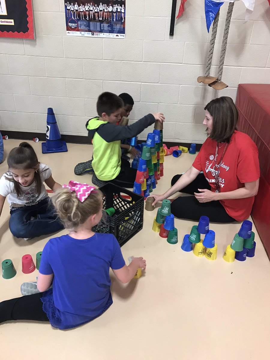 MLBennett2823's tweet photo. @KappyEdwards enjoying some fitness in the gym today during #midwaymoves! #cupswerethereststation #partnerpushups @SVEmisd https://t.co/aG4uUbzynB