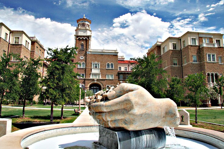 kingmfkami's tweet photo. Can we talk about how beautiful my university is? ❤️ #ttu https://t.co/BXJ15eDwYu