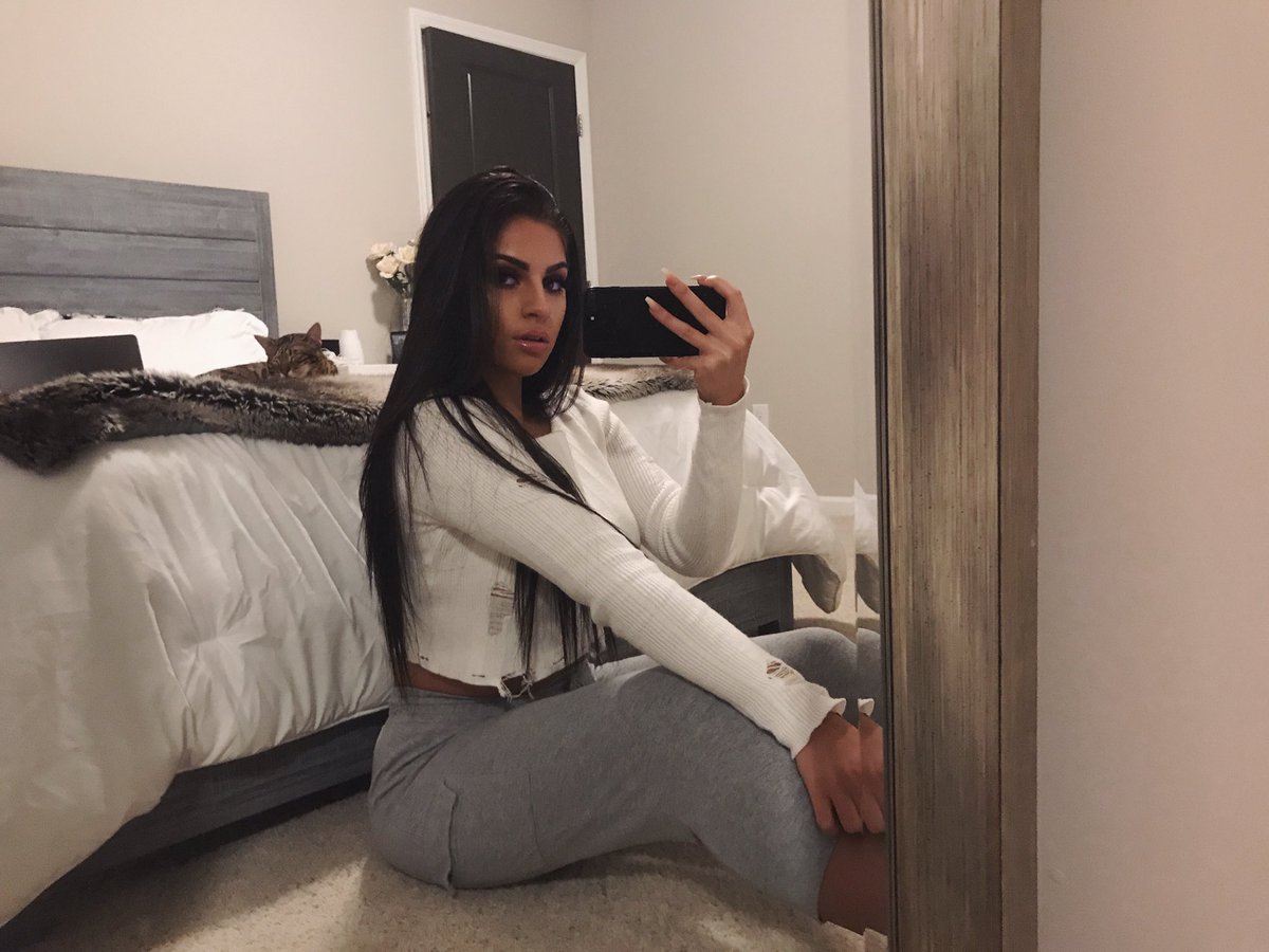 Nazaninkavari's tweet photo. Cozy times https://t.co/GvieeEFQs5