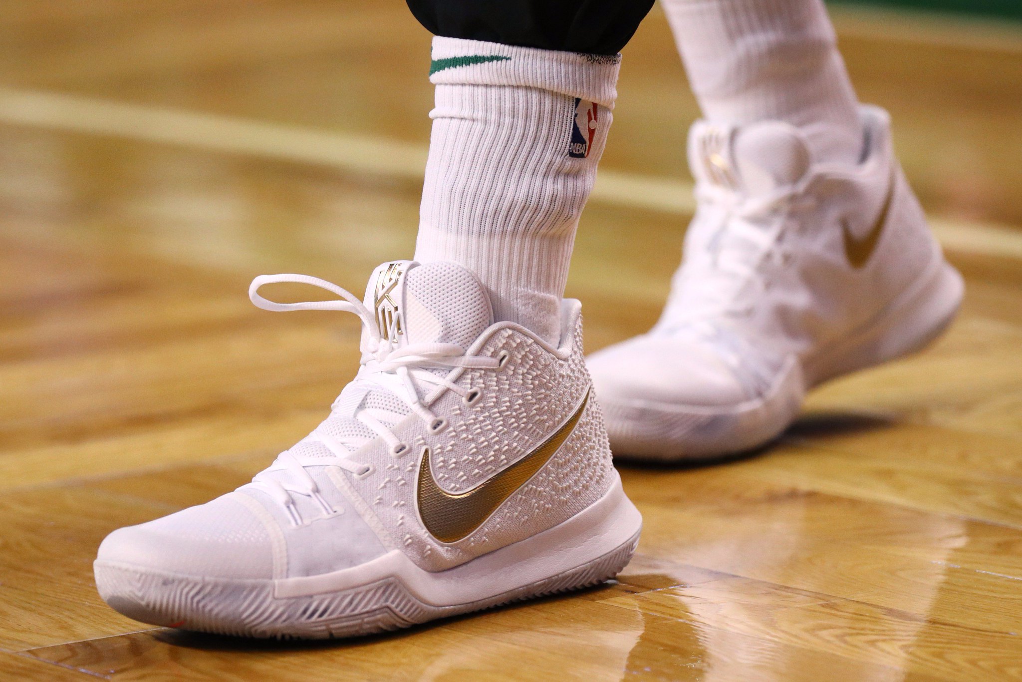 B R Kicks on X A closer look at jaytatum0 in the Nike Kyrie 3 tonight vs. Milwaukee https t oGz1AMQCNA X