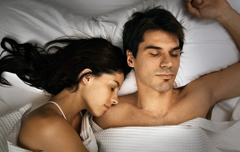 MensHealthMag's tweet photo. Sex and sleep will make you happier than money ever could: https://t.co/G8CTwjG0I9 https://t.co/TQkHqfeJFw