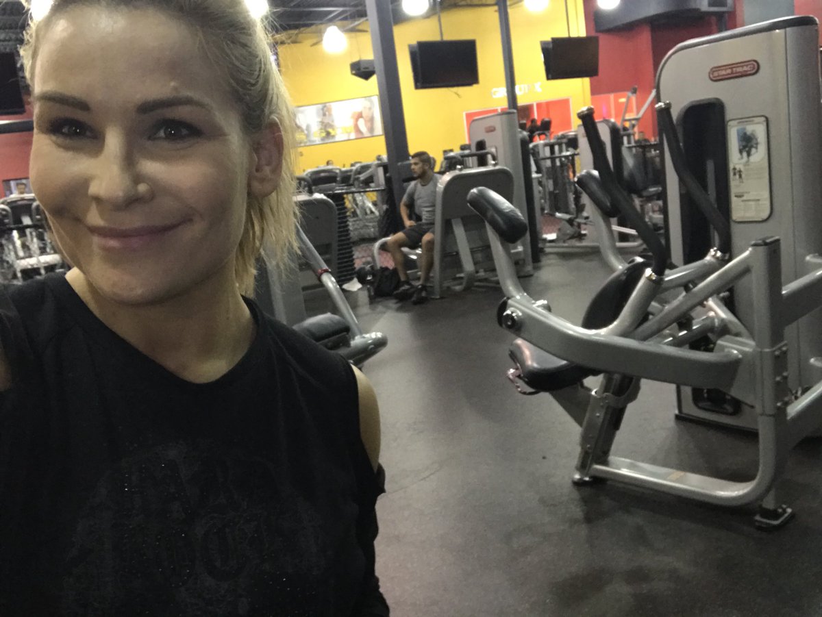 NatbyNature's tweet photo. Squeezed in a @MogyApp @HardNocksSouth workout in between connection to Argentina.... I’m gonna sleep like a 👶 on this ten hour flight! 🤡🤠🤑 https://t.co/xorFgHADa9