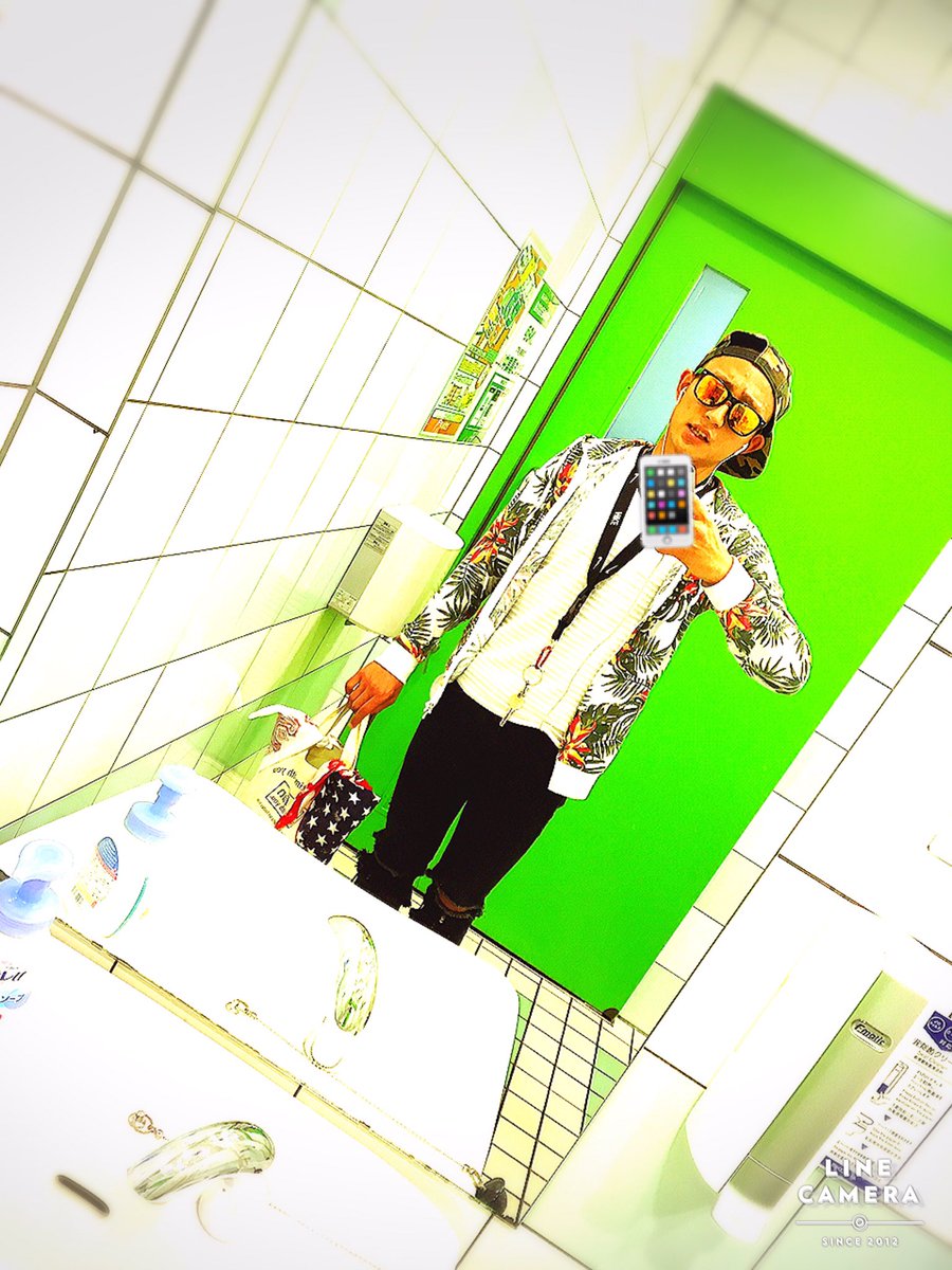 sore_nise's tweet photo. なんか語っていますが大量生産パリピ卍にしか見えません。 https://t.co/kdBB5zSLrb