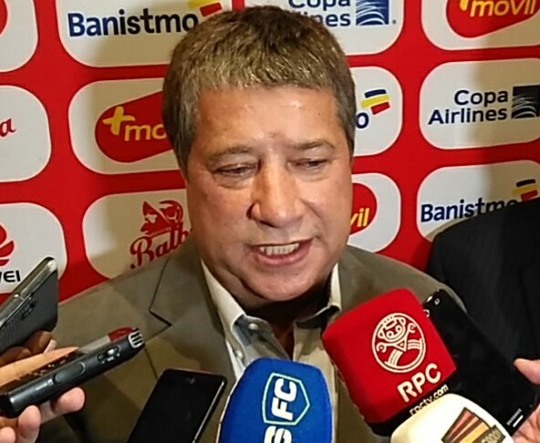 fepafut's tweet photo. "Antes de felicitar a nadie por la clasificación al mundial quiero agradecer a dos grandes personas Julio y Jorge Dely": Hernán Darío Gómez. https://t.co/gM4uVb5b1d