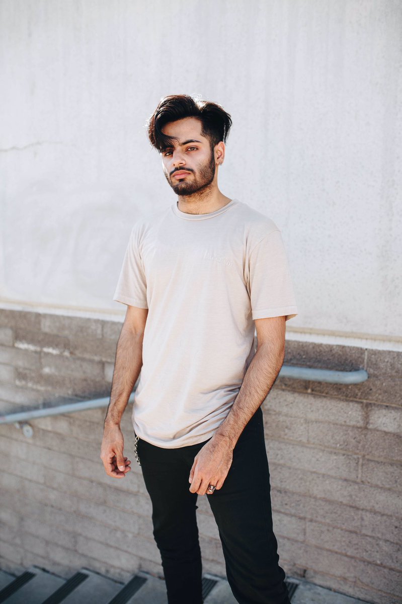 Accendi's tweet photo. Garment dyed bamboo tees now available at https://t.co/d7MbbhAfIM. 🌿

Sandstone and Driftwood colors, 
shipped in canvas bag packaging. https://t.co/YQPlEELmpf