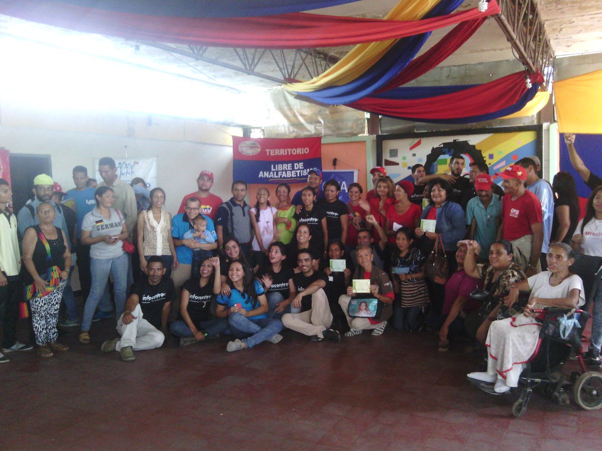 DZUL61's tweet photo. #GraciasMilitante porque aún en las adversidades seguir  adelante este Proyecto de Chavez @ddpsuv https://t.co/v4NFGSedUM