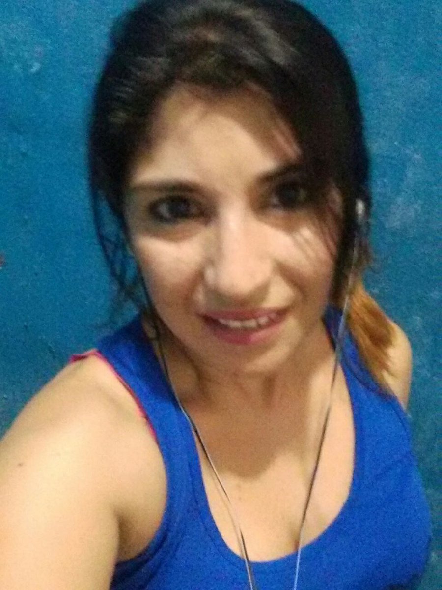 RoxyHidalgo16's tweet photo. Esta soy yo #NuevoBonusPop @hectorlocutor @VeroMerigo @LucianoPiazzaOk @ElviraDePop @MalditoEditor 😘😎 https://t.co/ePd1JYnXWC