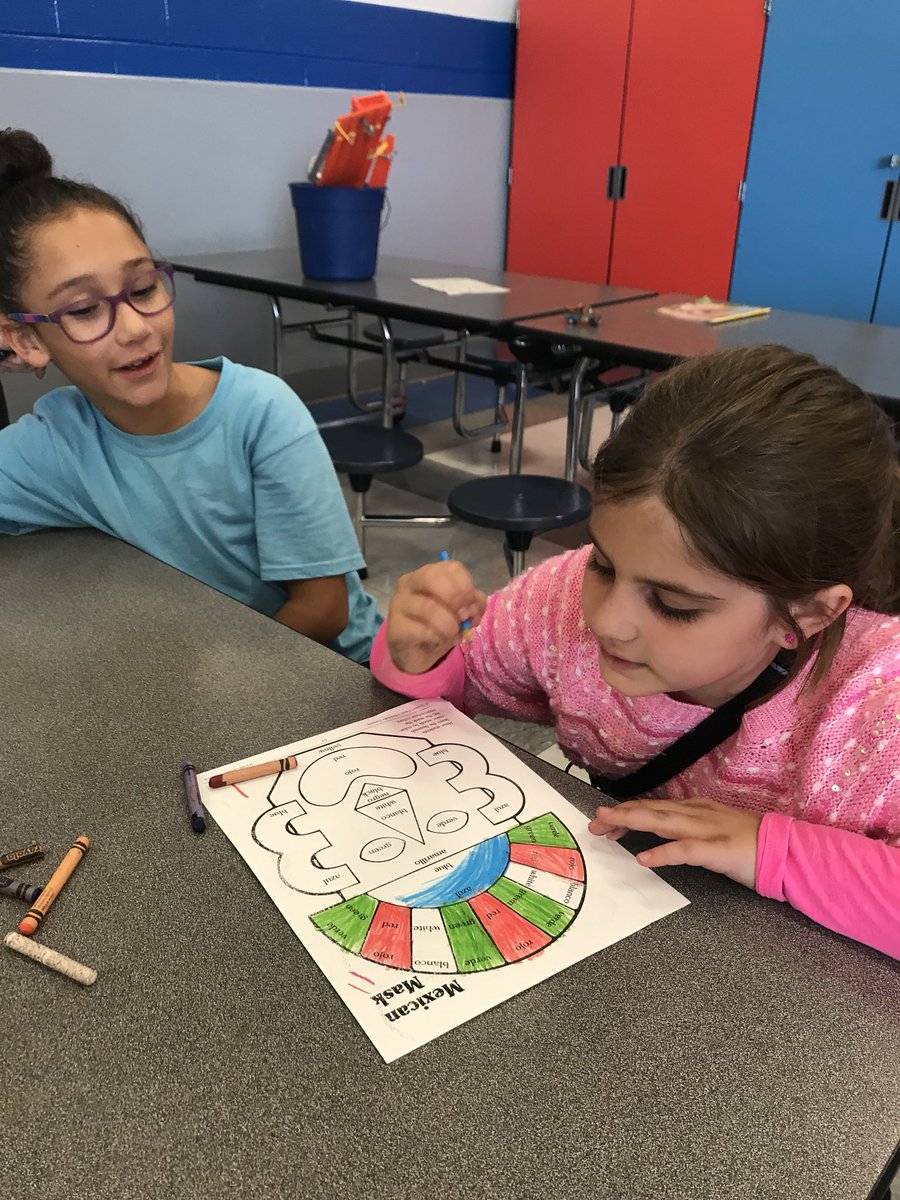 HC_ESP's tweet photo. Nothing wrong with learning our color words in Spanish while on fall break. @kparker2014 @BuddySmith13 @teresabateayers #ESPROCKS https://t.co/pATIuHrdnP