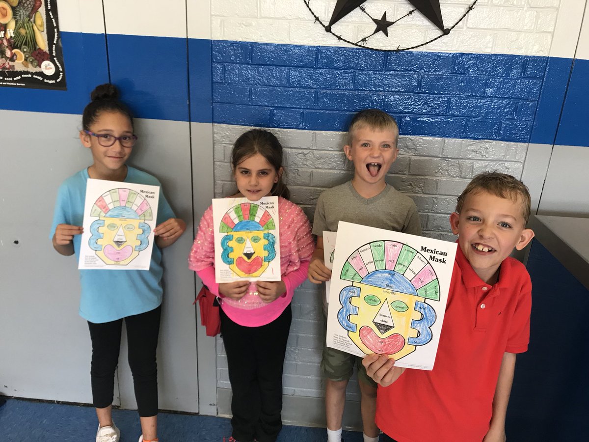 HC_ESP's tweet photo. Nothing wrong with learning our color words in Spanish while on fall break. @kparker2014 @BuddySmith13 @teresabateayers #ESPROCKS https://t.co/pATIuHrdnP