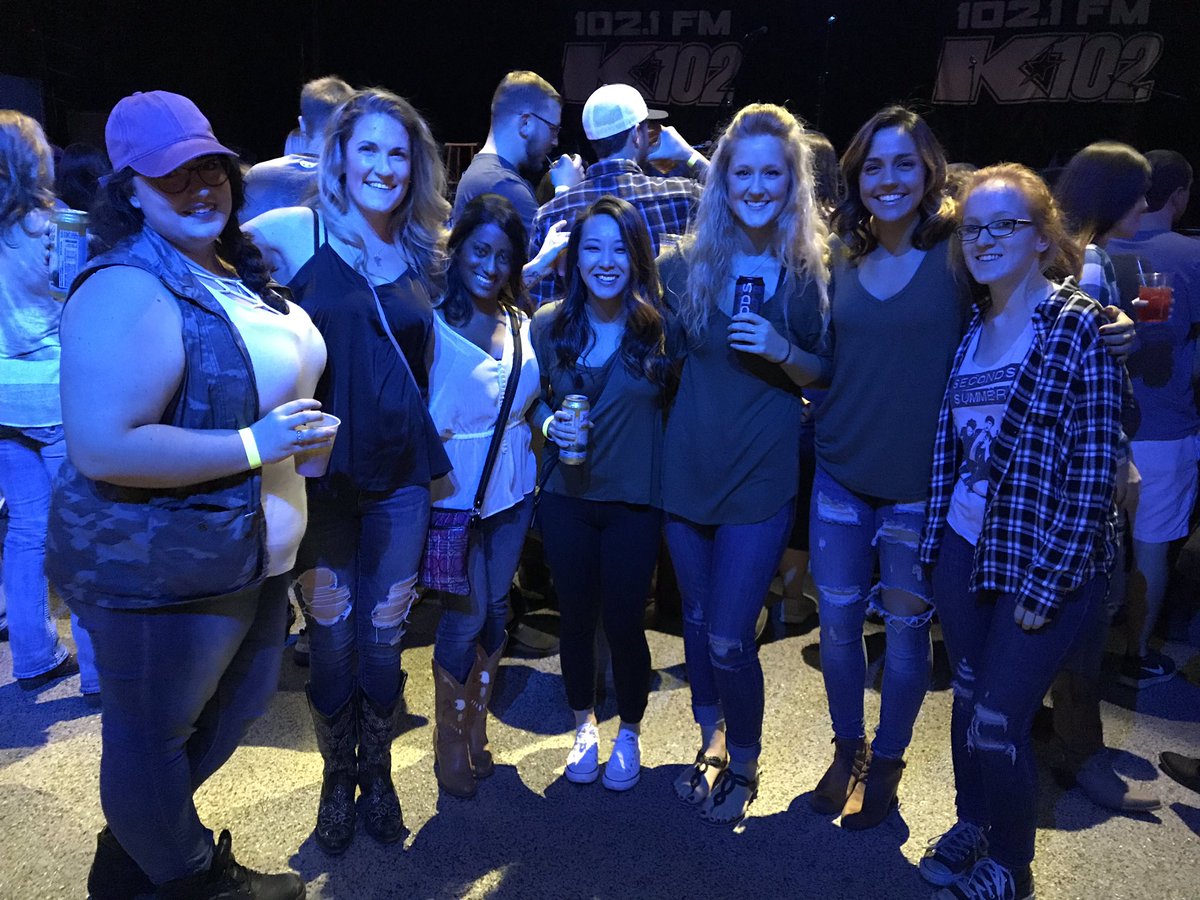 SarahPeters2287's tweet photo. Concert time! #Millerlite @K102 https://t.co/IHUHlLSnfP