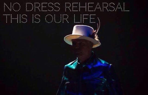 UkuLeeShee's tweet photo. So many sad Canadians tonight, including me.

Rest in peace, Gord Downie.

#RIPGordDownie #RIPGordonDownie https://t.co/3zGo9Jwcdu